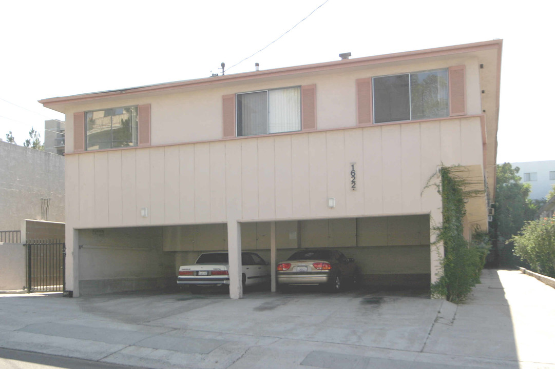 1622 N Martel Ave in Los Angeles, CA - Building Photo