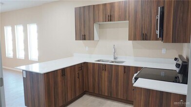 30 W Kenwood St in Edinburg, TX - Building Photo - Building Photo