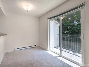 12617 NE 130th Way in Kirkland, WA - Building Photo - Building Photo