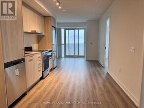 195 Commerce St in Vaughan, ON - Building Photo - Building Photo