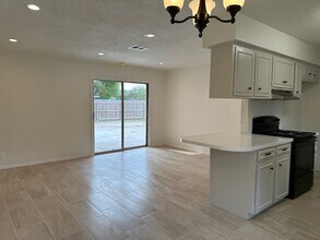 1713 Dallas St in Portland, TX - Building Photo - Building Photo