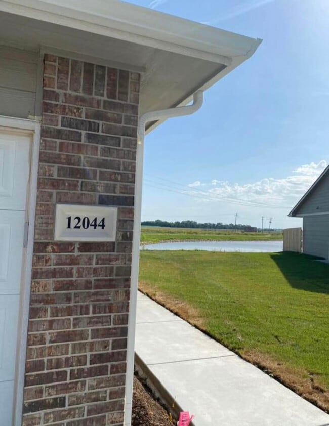 12044 W 33rd St N, Unit 12044 W. 33rd St in Wichita, KS - Foto de edificio - Building Photo