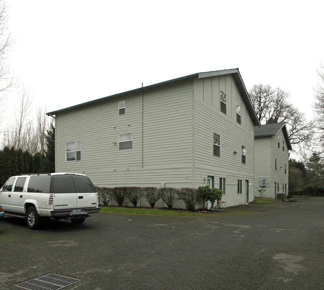 10829-10855 SW Hall Blvd in Portland, OR - Foto de edificio - Building Photo