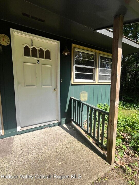 143 Vedder Rd in Catskill, NY - Foto de edificio