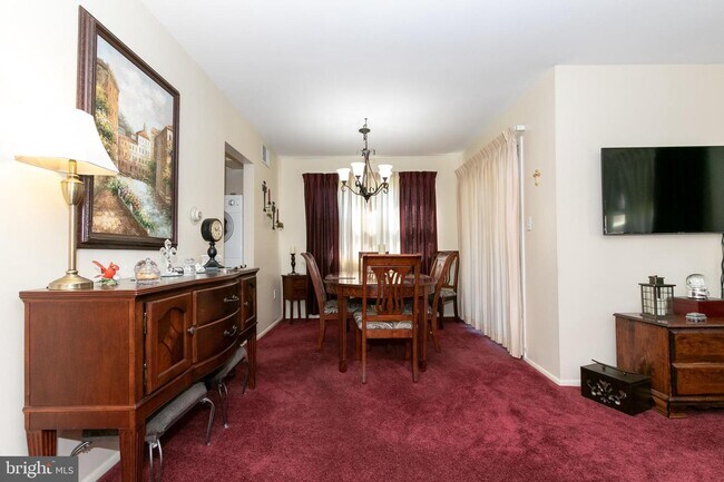 28 Florence Tollgate-Unit -1 in Florence, NJ - Foto de edificio - Building Photo