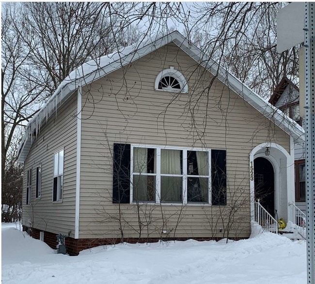 property at 1523 College Ave