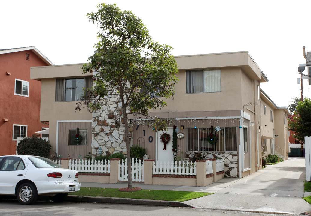 710 E 6th St in Long Beach, CA - Foto de edificio