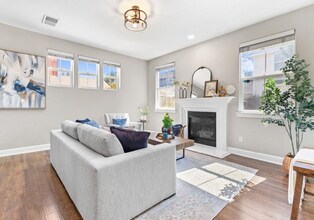 2455 Prairie Ln in Santa Rosa, CA - Building Photo - Building Photo