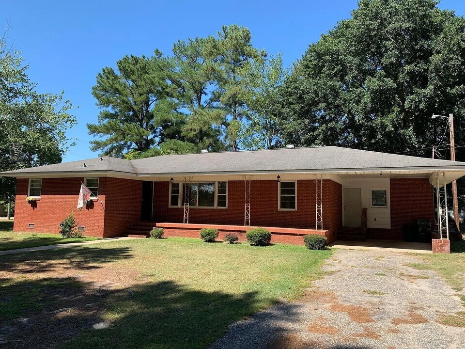 258 Prince Charles Dr in Fayetteville, NC - Building Photo