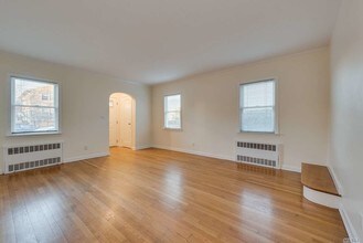 326 E Penn St-Unit -1st Fl in Long Beach, NY - Building Photo - Building Photo