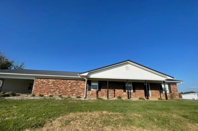 11324 Rineyville Rd in Vine Grove, KY - Building Photo - Building Photo