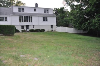 53 Stonehedge Dr S in Greenwich, CT - Building Photo - Building Photo