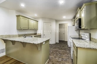 2108 S 197th St in Omaha, NE - Building Photo - Building Photo