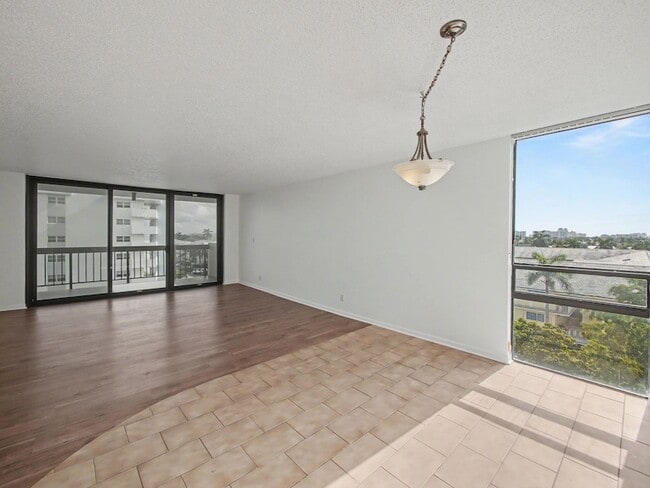 4800 Bayview Dr, Unit 606 in Fort Lauderdale, FL - Foto de edificio - Building Photo