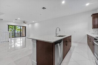 7115 Edison Pl in Palm Beach Gardens, FL - Building Photo - Building Photo