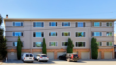 Bellevue Towers in Oakland, CA - Building Photo - Building Photo