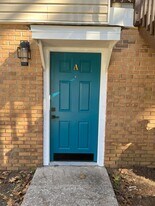 728 Pointe Ct, Unit D in Tallahassee, FL - Building Photo