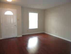 10812 Parker Dr in Indianapolis, IN - Foto de edificio - Building Photo