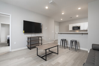 Revery Student Living in Starkville, MS - Foto de edificio - Interior Photo