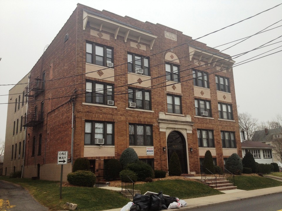 417-421 Teaneck Rd in Ridgefield Park, NJ - Building Photo