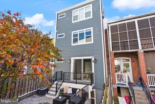 property at 1225 Park Rd NW