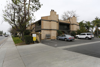 The Woods in Bakersfield, CA - Building Photo - Building Photo