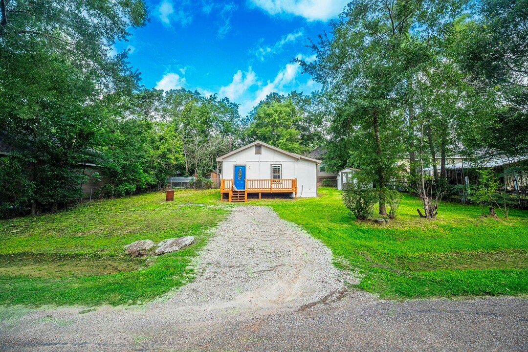 11579 Persimmon St in Willis, TX - Building Photo