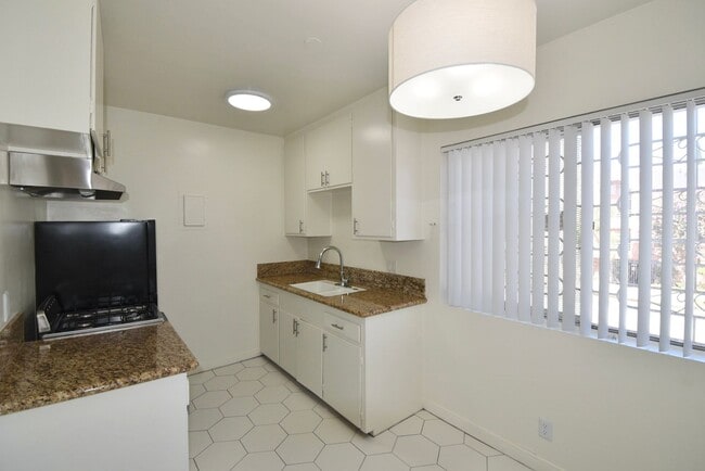 11204 Peach Grove St in Los Angeles, CA - Building Photo - Building Photo