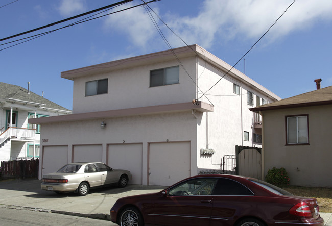 2800 Viola St in Oakland, CA - Building Photo - Building Photo