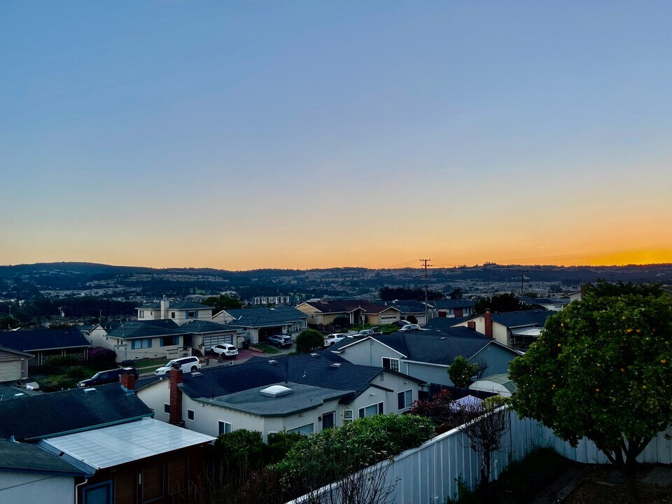 633 Rocca Ave in South San Francisco, CA - Foto de edificio