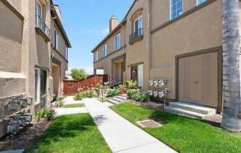 6313 Avenida De Las Vistas in San Diego, CA - Building Photo - Building Photo
