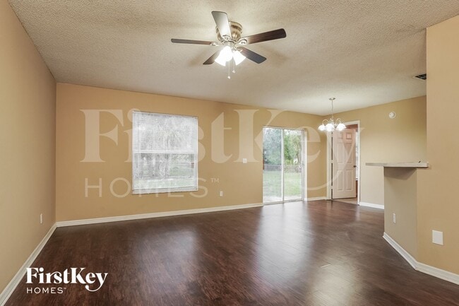 490 Clay St in La Belle, FL - Foto de edificio - Building Photo