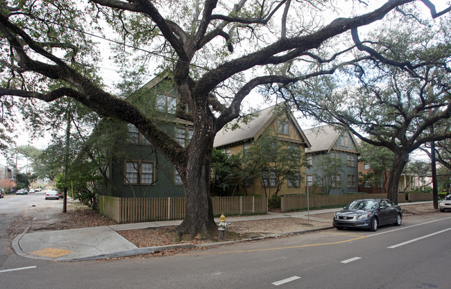 The Crescent Apartments in New Orleans, LA - Building Photo - Building Photo