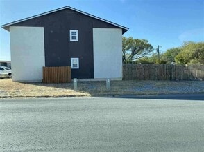 110 Shannon Cir in Del Rio, TX - Building Photo - Building Photo