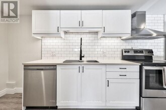 47 Castlefield Dr in Hamilton, ON - Building Photo - Building Photo