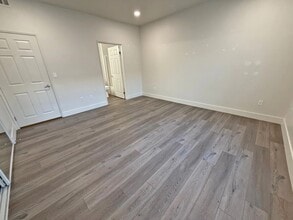 4328 Mammoth Ave, Unit 201 in Los Angeles, CA - Foto de edificio - Building Photo