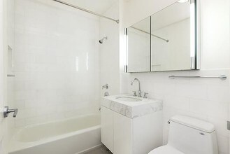 300 E 64th St-Unit -#9B in New York, NY - Building Photo - Building Photo