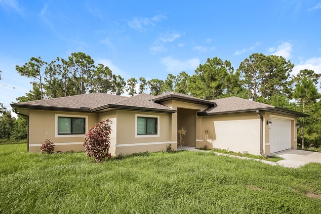 4916 2nd St W in Lehigh Acres, FL - Building Photo - Building Photo