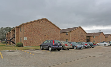 University Place in Beaumont, TX - Building Photo - Building Photo