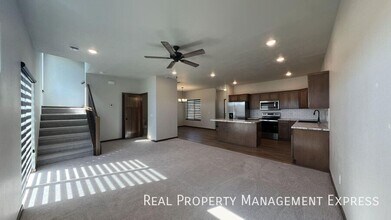Stunning 3-Bedroom 2.5-Bathroom Townhome in Sioux Falls, SD - Building Photo - Building Photo