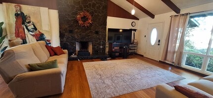 42 Ka Dr in Kula, HI - Building Photo - Building Photo