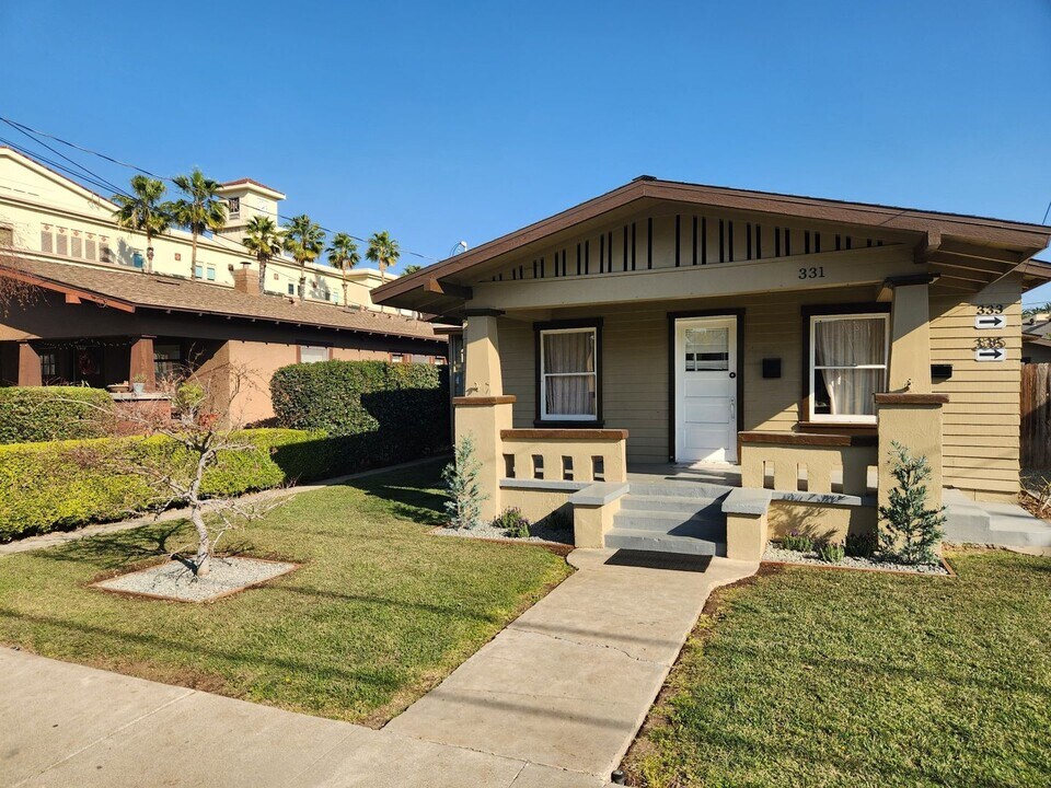 331 N Olive St in Orange, CA - Building Photo