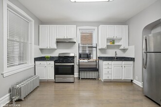 3115 N Davlin Ct, Unit 1 in Chicago, IL - Building Photo - Building Photo