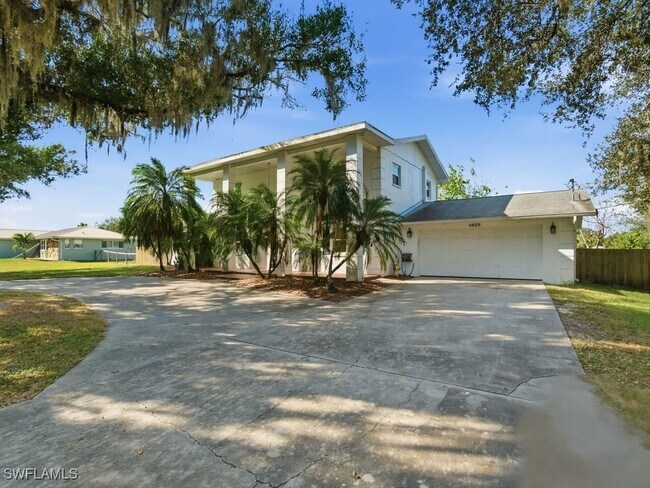 4920 Shady River Ln in Ft. Myers, FL - Building Photo - Building Photo