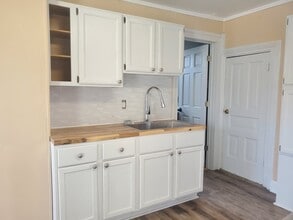 738 N Waterloo St, Unit 3 in Jackson, MI - Foto de edificio - Building Photo