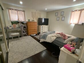 804 Centre St, Unit 8 in Boston, MA - Building Photo - Building Photo