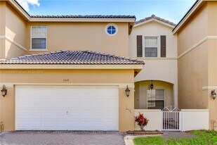 5549 NW 113th Ct in Doral, FL - Building Photo