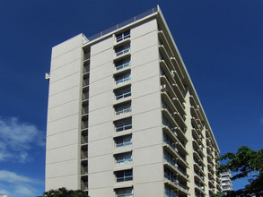 Punahou Tower in Honolulu, HI - Building Photo - Building Photo