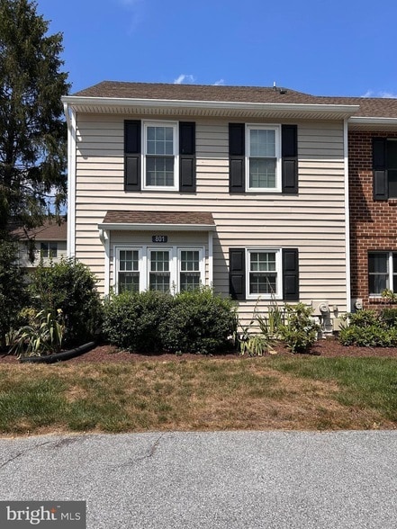 801 Meadow Ct