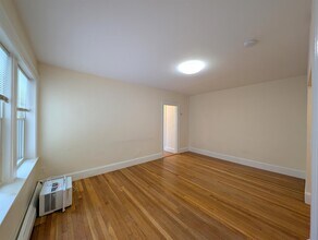 32 College Ave, Unit 4 in Somerville, MA - Foto de edificio - Building Photo